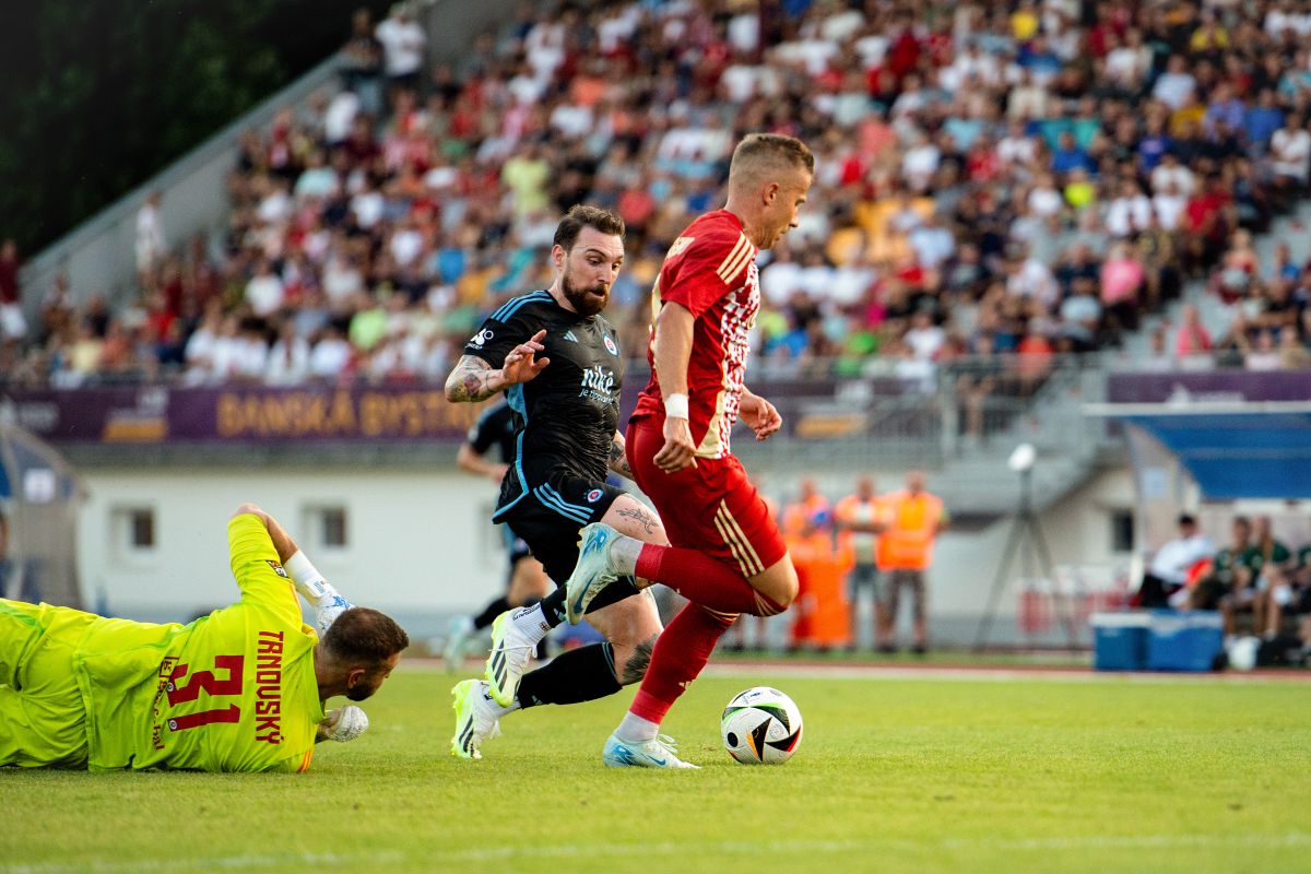 Dukla s prvou prehrou v sezóne, Slovan potvrdil kvalitu