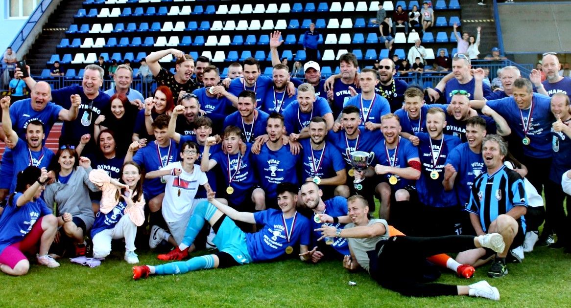 Radosť Dolnokubínčanov po postupe do 2. ligy (fb MFK Dynamo Dolný Kubín)